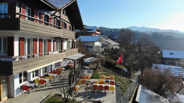 Heiligenschwendi Pension Sonnegg Südseite.jpg